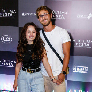 Larissa Manoela e André Luiz Frambach estão juntos há 6 meses e são noivos há 1 mês; atores foram à pré-estreia do filme 'A Última Chance' em 17 de janeiro de 2023