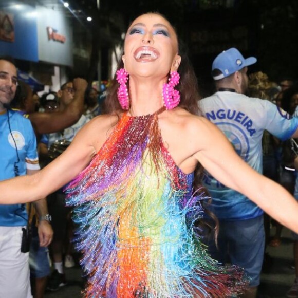 Sabrina Sato apostou em um vestido de quase R$ 10 mil para ensaio de rua da Vila Isabel em 18 de janeiro de 2023 para o carnaval 2023