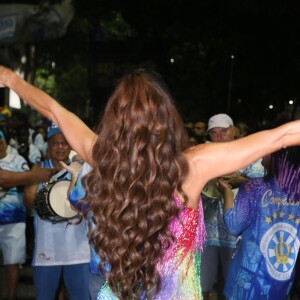 Sabrina Sato roubou a cena durante ensaio de rua da Vila Isabel para o carnaval 2023