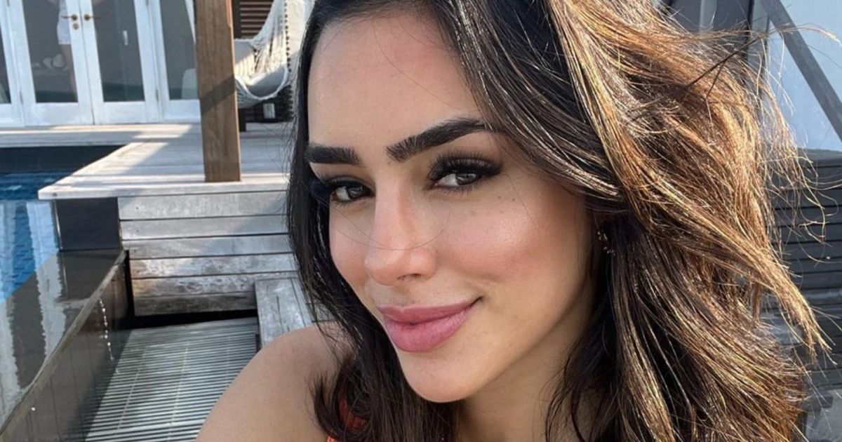 Bruna Biancardi posta foto de biquíni em piscina Purepeople