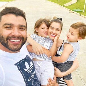 Família de Andressa Suita e Gusttavo Lima foi exaltada pelo cantor no post: 'Filhos lindos'