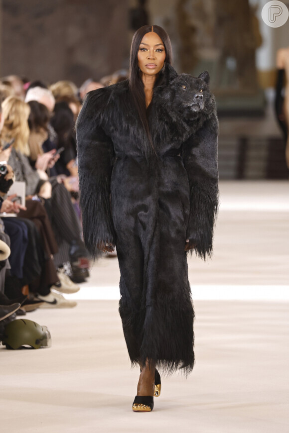 Paris Fashion Week trouxe Naomi Campbell em desfile da Schiaparelli