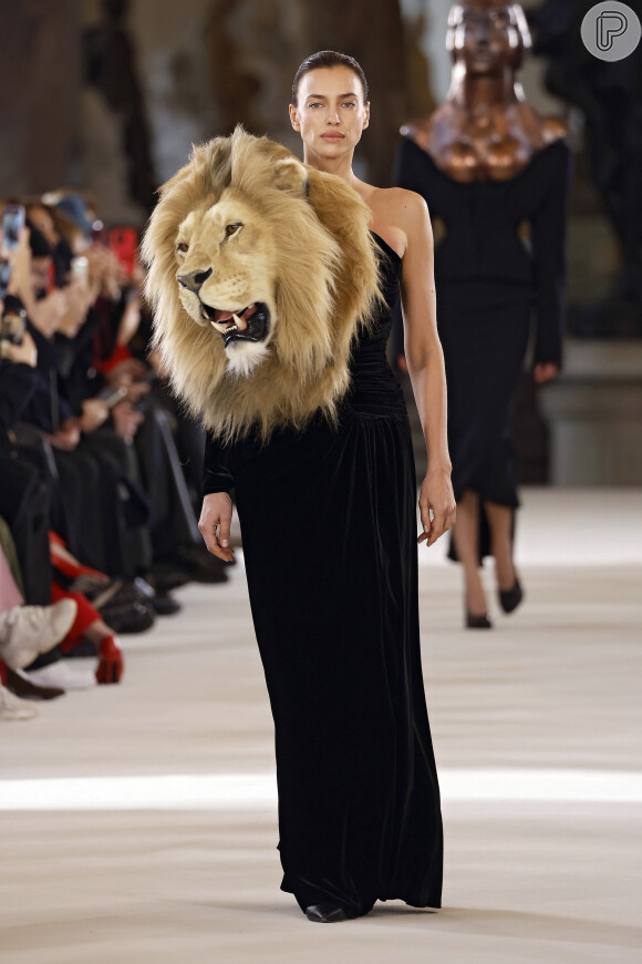 Paris Fashion Week: cabeças fake de animais em looks da Schiaparelli dividiram web