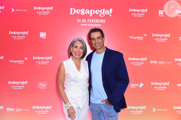 Gloria Pires e Marcos Pasquim, casal no filme 'Desapega!', posam para fotos na pré-estreia do longa