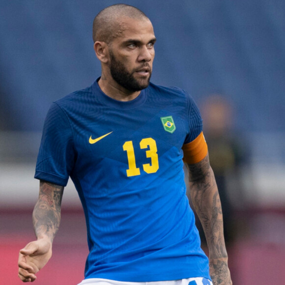 'Daniel Alves me bateu no rosto por um tempo', afirmou jovem ao prestar depoimento às autoridades da Espanha