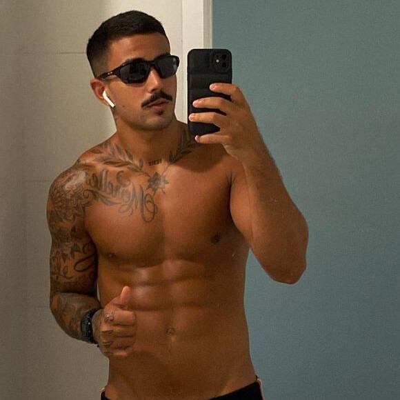 Yuri Meirelles protagonizou a cena de sexo oral com Anitta