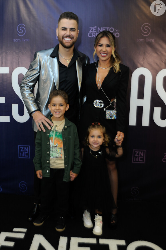 Zé Neto posou com os filhos, José Filho, de 5 anos e Angelina, de 2 anos, e com a mulher, Natália Fonseca