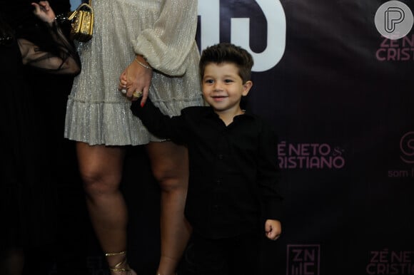 Filho de Cristiano e Paula Vaccari, Cristiano, de 2 anos, também prestigiou a gravação do novo DVD do pai