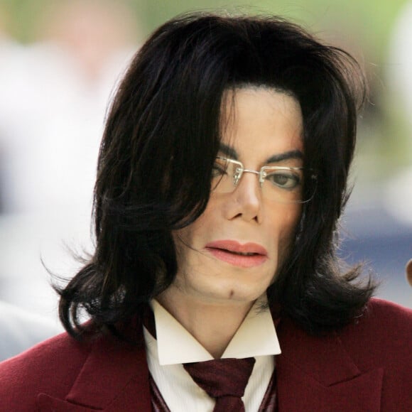 O caixão de Michael Jackson permaneceu fechado durante o velório do músico