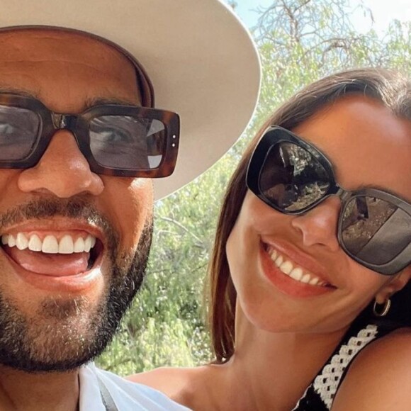 Daniel Alves liga para Joana Sanz da cadeia