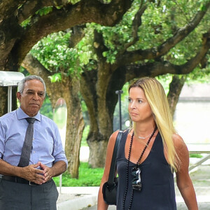 Velório de Gloria Maria contou com a presença de Claudia Cruz, ex-apresentadora do 'Fantástico'