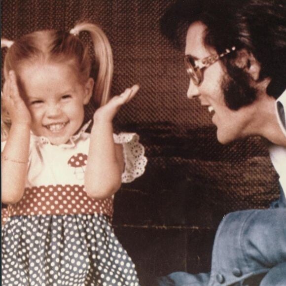 Lisa Marie Presley nomeou a filha mais velha como administradora do dinheiro das irmãs