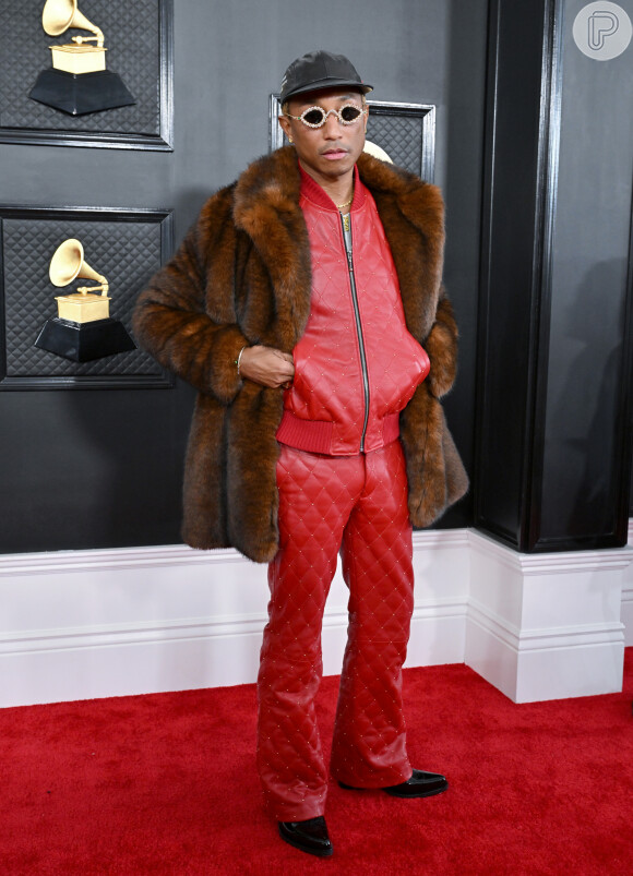 O cantor Pharrel Williams deu show de estilo no Grammy 2023