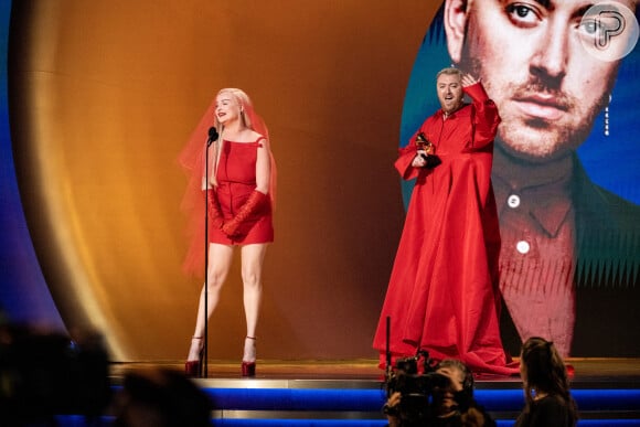 Sam Smith e Kim Petras combinaram looks vermelhos no Grammy 2023