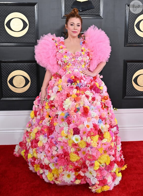 Floral maximalista foi escolha de Alisha Gaddis no Grammy 2023