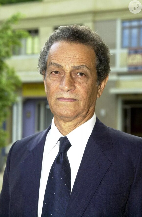 Na novela 'Senhora do Destino', Nelson Xavier viveu o Sebastião; ator morreu em maio de 2017 aos 75 anos vítima de um câncer no pulmão