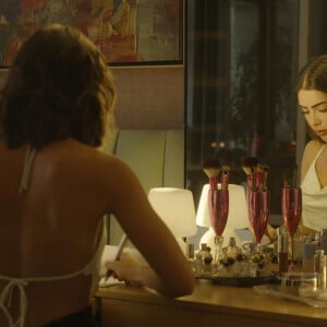 Ari (Chay Suede) roubou Chiara (Jade Picon) após fazer ela assinar papéis em branco na novela 'Travessia'