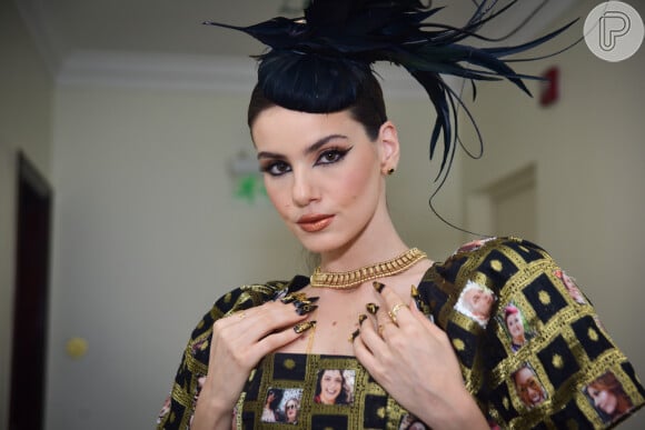 Beleza de Camila Queiroz no Baile da Vogue contou com make marcante