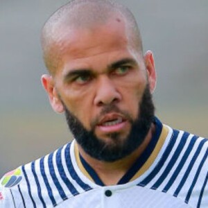 Mãe de Daniel Alves publica mensagem para o jogador
