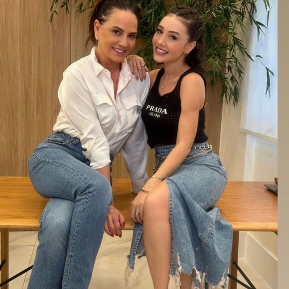 Luiza Brunet se preparou para o Carnaval com a dermatologista Taís Campbell