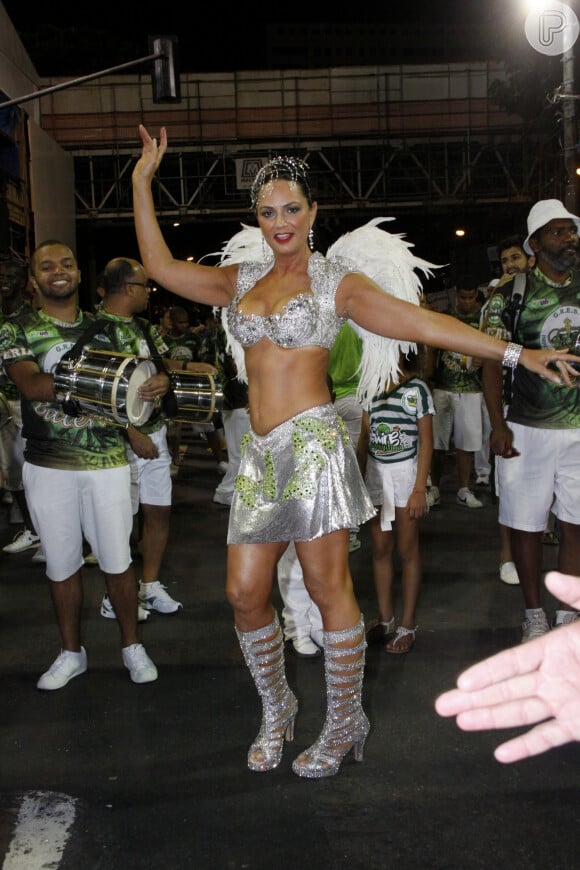 Luiza Brunet é apaixonada por Carnaval e está animada para o retorno à Sapucaí
