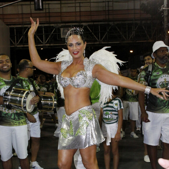 Luiza Brunet é apaixonada por Carnaval e está animada para o retorno à Sapucaí