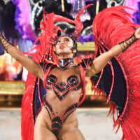 Fantasia de Dandara Mariana no carnaval 2023 impressiona por quantidade de cristais. Saiba quantos!