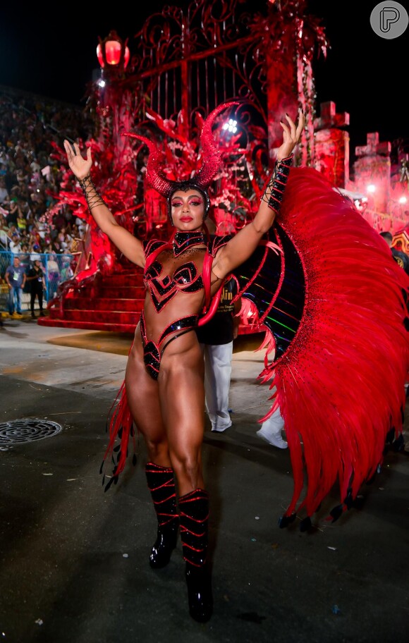 Carnaval 2023: Dandara Mariana representou Leviatã, um príncipe do inferno, no desfile do Salgueiro em 20 de fevereiro de 2023