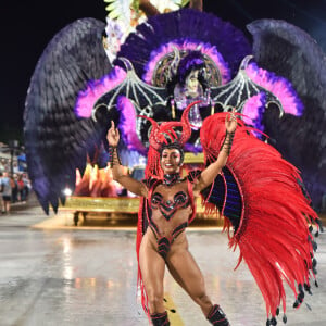 Dandara Mariana desfilou como musa do Salgueiro no carnaval 2023