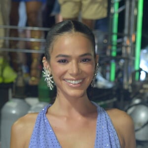 Bruna Marquezine aproveitou a folia no trio da Anitta em Salvador