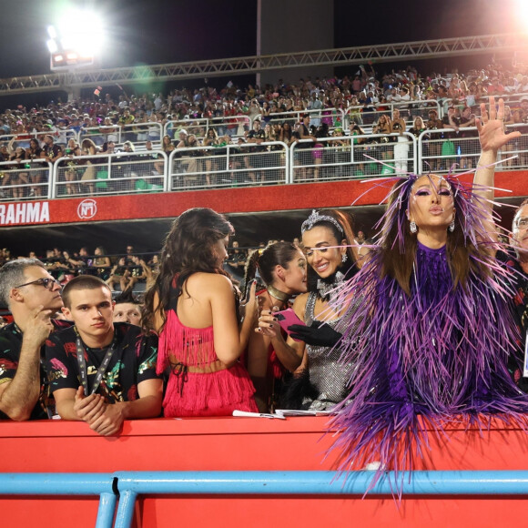 Sabrina Sato foi destaque no Camarote no primeiro dia de desfiles no Rio