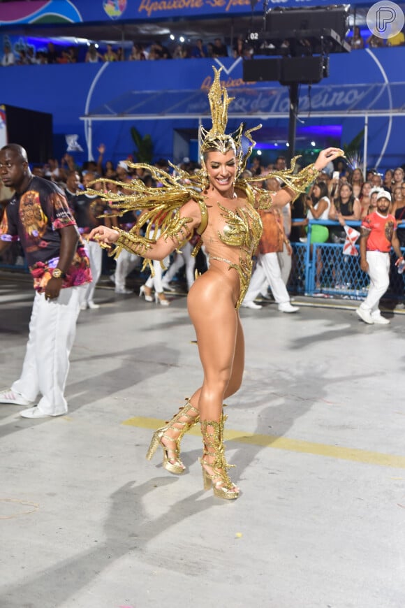 Lore Improta desfilou como musa da Viradouro no carnaval 2023; escola de Niterói cantou Rosa Maria Egipcíaca