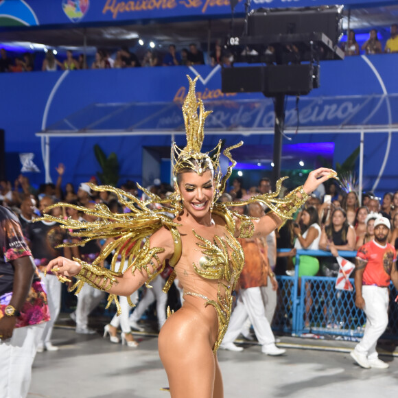 Lore Improta desfilou como musa da Viradouro no carnaval 2023; escola de Niterói cantou Rosa Maria Egipcíaca