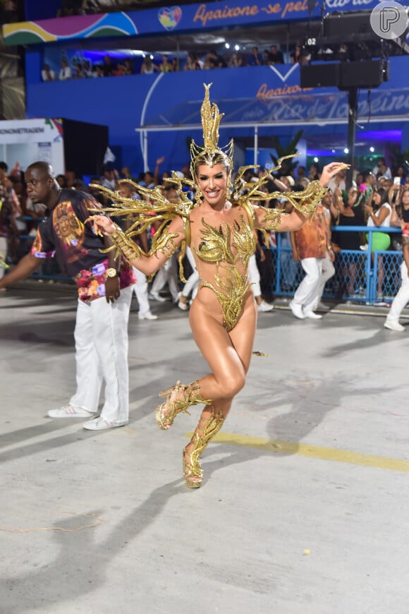 Lore Improta mostrou muito samba no pé no desfile do carnaval 2023 da Viradouro