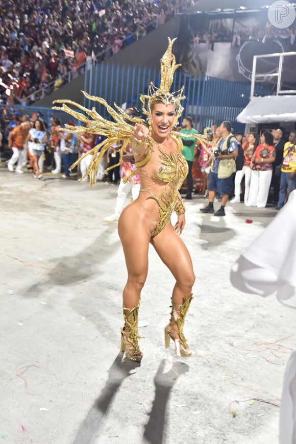 Lore Improta sem tapa-sexo desfilou no carnaval 2023 como musa da Viradouro