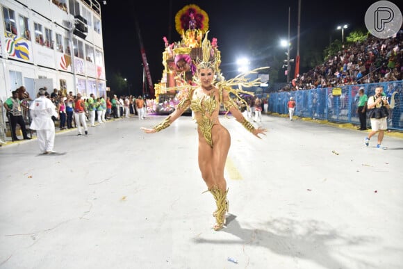 Carnaval 2023: sem tapa-sexo, Lore Improta desfilou como musa da Viradouro