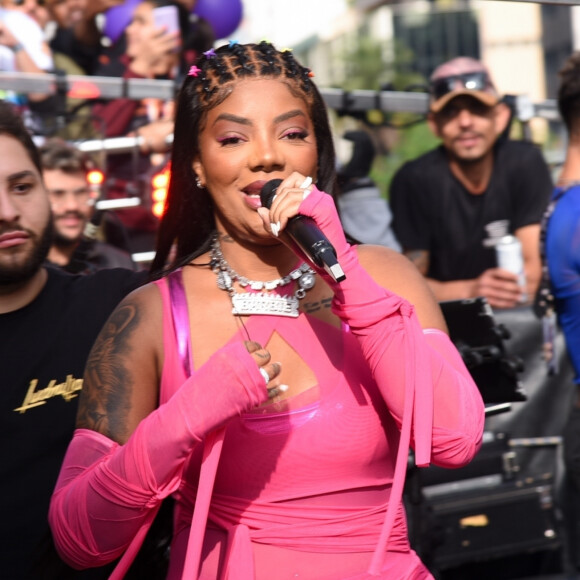 Bloco de Ludmilla arrastou multidão no Centro do Rio de Janeiro
