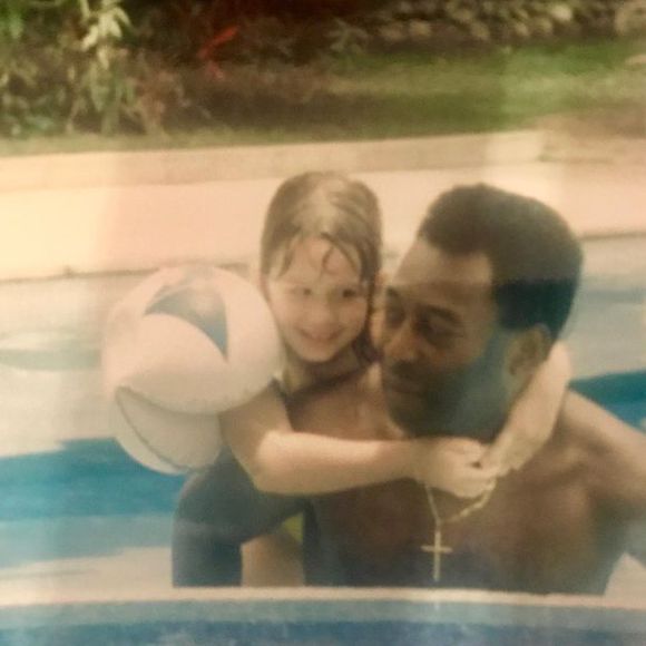 Pelé e Gemina McMahon, ainda criança, em foto compartilhada pela filha de Assíria Nascimento no Instagram