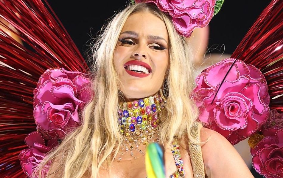 Yasmin Brunet: modelo é acusada em polêmica com a Grande Rio e está fora do próximo Carnaval - Purepeople