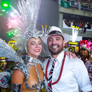Paolla Oliveira contou com a presença do namorado, Diogo Nogueira, durante o Carnaval