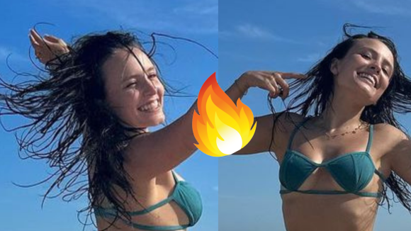 De biquíni, Larissa Manoela exibe corpo enxuto em fotos na praia e fã brinca: 'Por que essa sereia tá na areia?'
