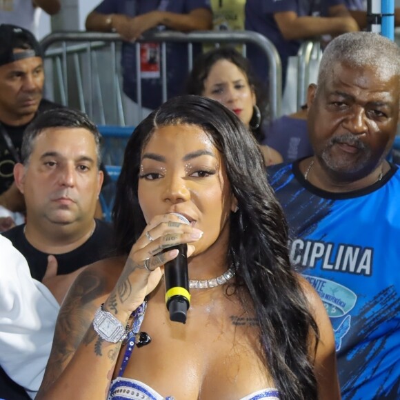 Ludmilla é uma das intérpretes do samba-enredo da Beija-Flor e também estava presente no desfile
