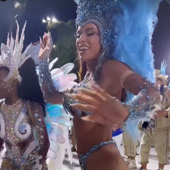 Anitta ficou o tempo todo no Setor 1 da Marquês de Sapucaí