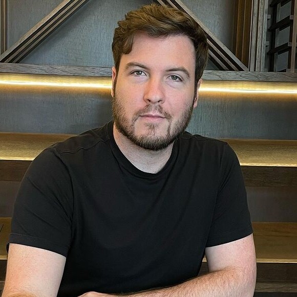 Namorado de Maíra Cardi, Thiago Nigro é autor do livro 'Do Mil ao Milhão'