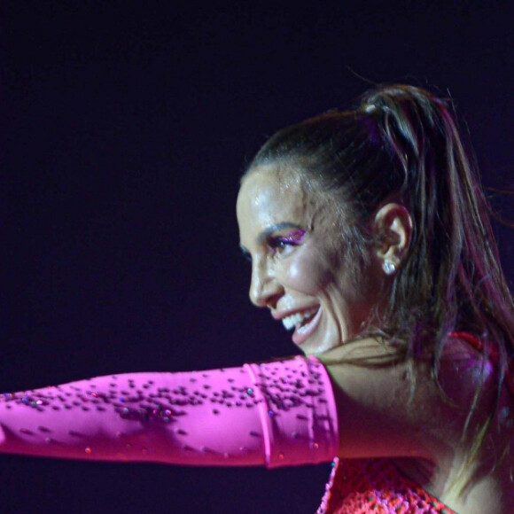 Ivete Sangalo completou: 'Fico com essa substância, que se vendesse num potinho seria sensacional, e é só essa substância, viu, gente?'