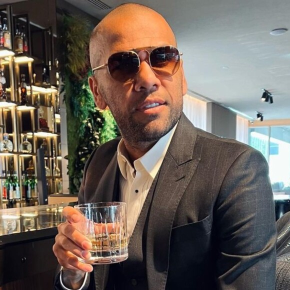 Joana Sanz e Daniel Alves haviam feito trato para modelo não se separar de jogador
