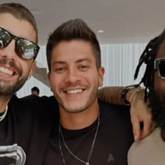 Arthur Aguiar comemorou aniversário com Douglas Silva e Pedro Scooby