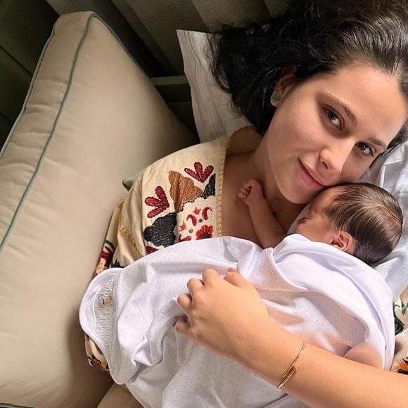 Filha do meio de Claudia Raia, Sophia também visitou o caçula, Luca