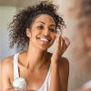 Você sabe a diferença entre cosmético e dermocosmético? Conheças as principais diferenças e dicas de como usar no dia a dia

