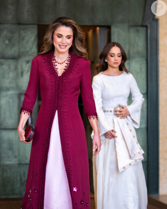 Vestido usado por Princesa Aman em cerimônia pré-casamento tinha cinto que pertenceu à mãe, Rainha Rania